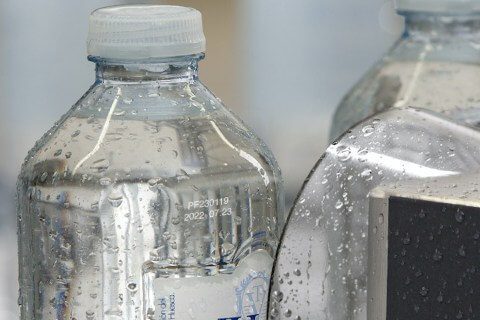PET laser marking system for food packaging and liquid containers with CO2 technology.